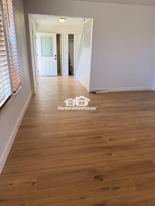 Building Photo - Stunning 5-bedroom 4 bath updated single family home in Centennial.