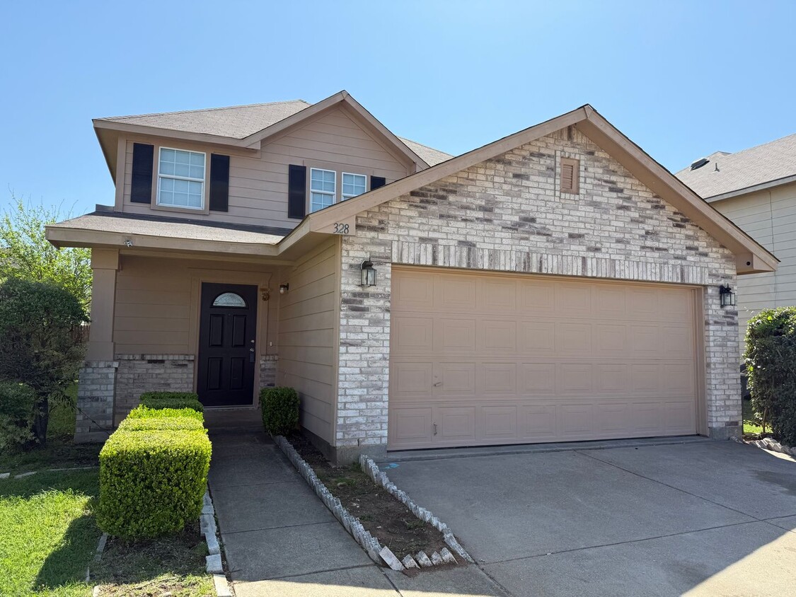Foto principal - Spacious 4 bedroom in Ft. Worth!