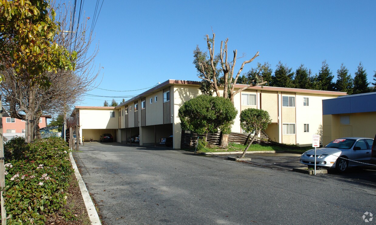 Building Photo - 41 Chestnut Ave