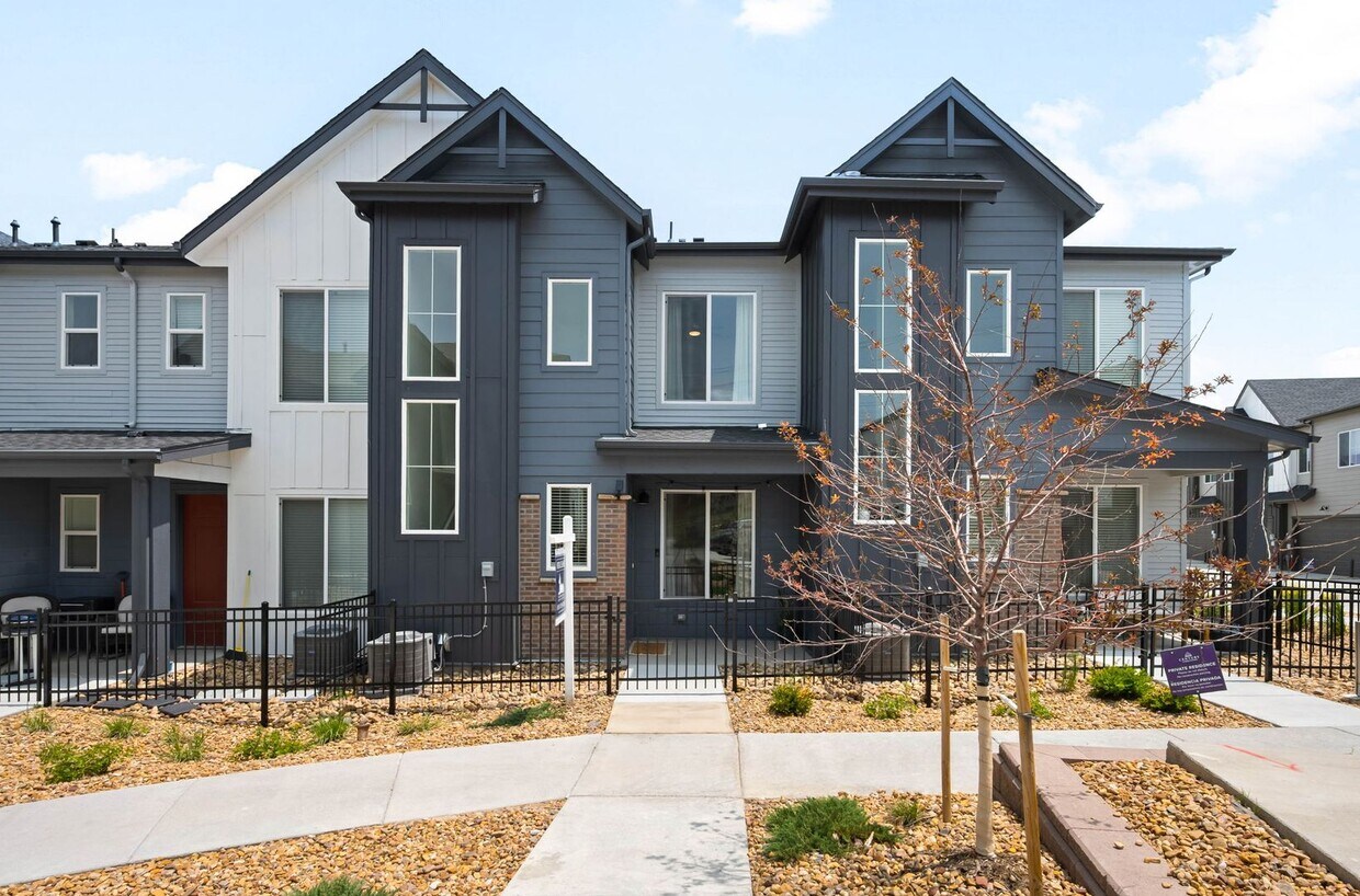 Primary Photo - Modern 3BD, 2.5BA Castle Pines Townhome wi...