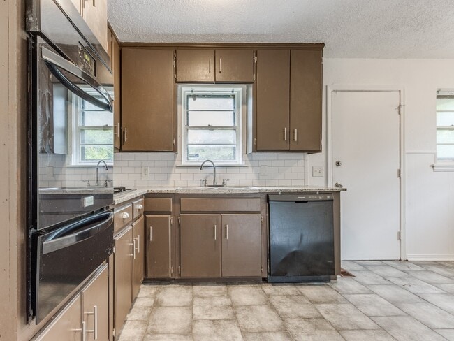 Photo - 1404 NE 38th St House