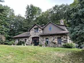 Building Photo - 49 Grandview Dr