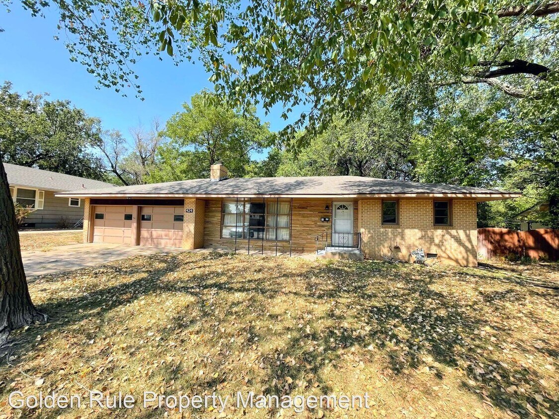 2 br, 1 bath House 424 W 23rd Ave House Rental in Hutchinson, KS