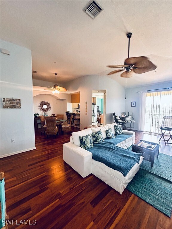 Foto principal - 1121 Van Loon Commons Cir