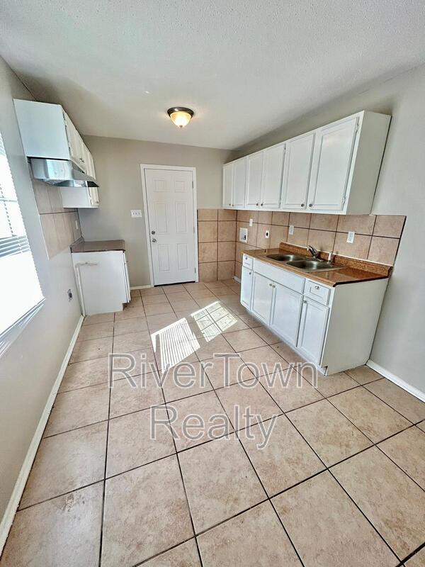 Photo - 140 E Shelby Dr House