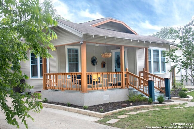 Building Photo - Cottage in Highland Park