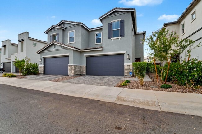 Building Photo - 5036 E Campo Bello Dr