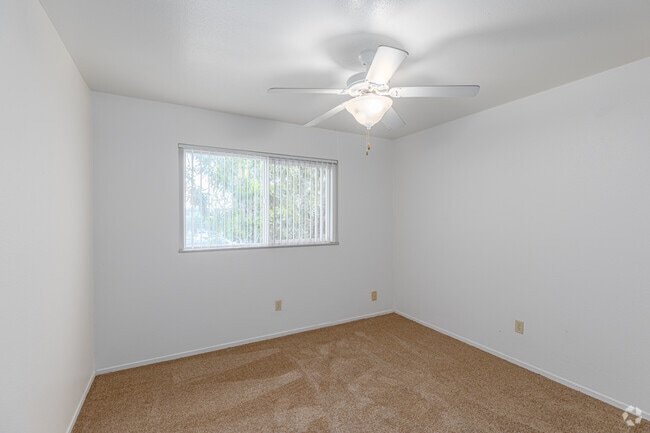 2BR, 1BA - 841SF - Bedroom - Meadowbrook