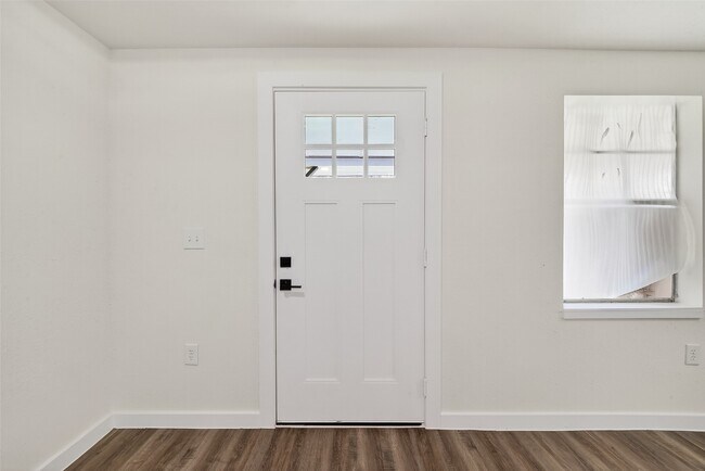 Foto del edificio - 8221 Bigwood St