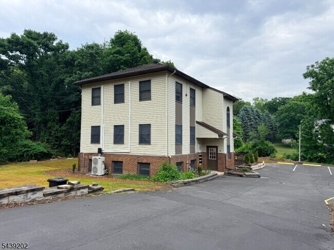 Foto del edificio - 48 Ringwood Ave