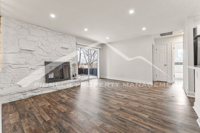 Foto del edificio - Gorgeous Home with Fenced Yard and 2 Car G...
