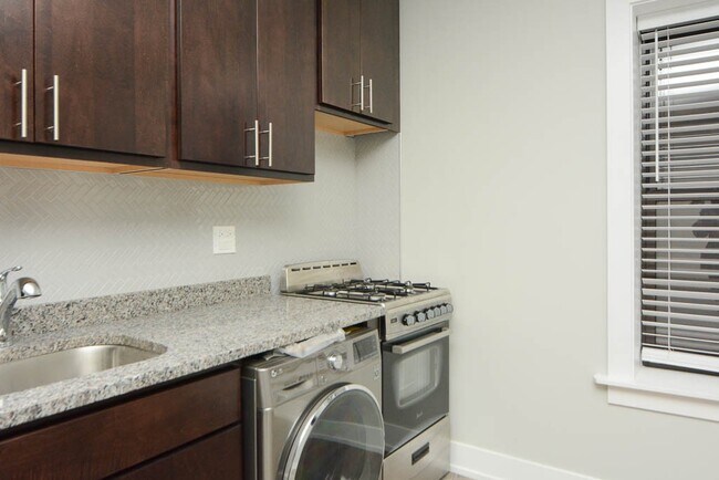 Foto del edificio - 432.5 W Belden Ave