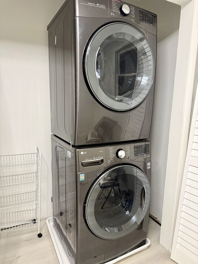 Foto del edificio - 2308 Oakton St