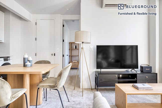 Building Photo - 131 Smith St