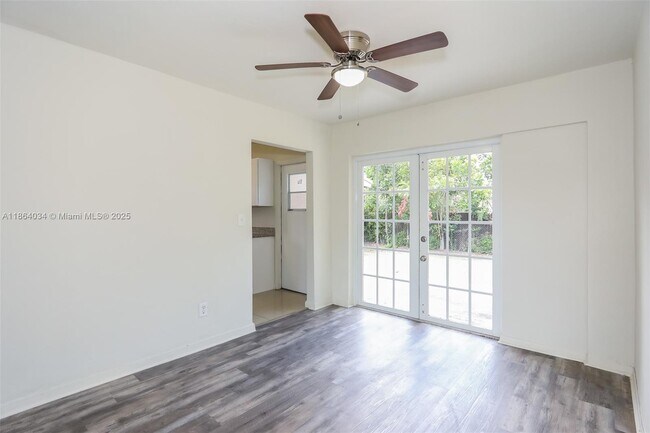 Foto del edificio - 6505 Flagler St