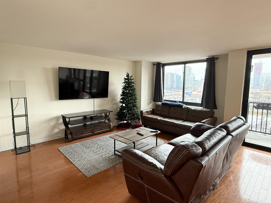 Foto principal - 700 Grove St
