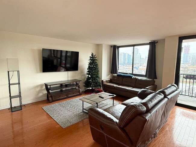 Building Photo - 700 Grove St