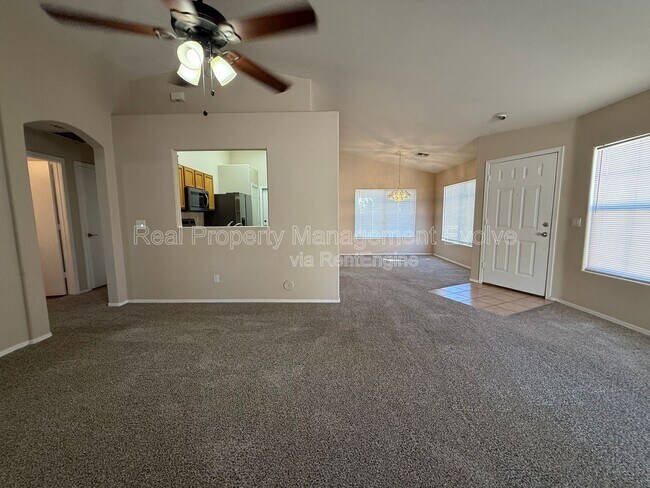 Foto del edificio - 3454 E Juanita Ave