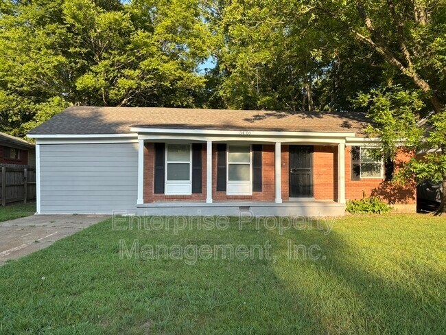 Building Photo - 3400 Hallbrook St