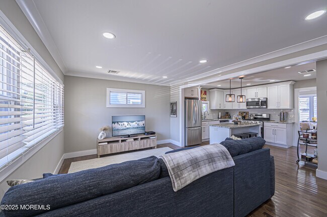 Building Photo - 472 Pinecroft Dr