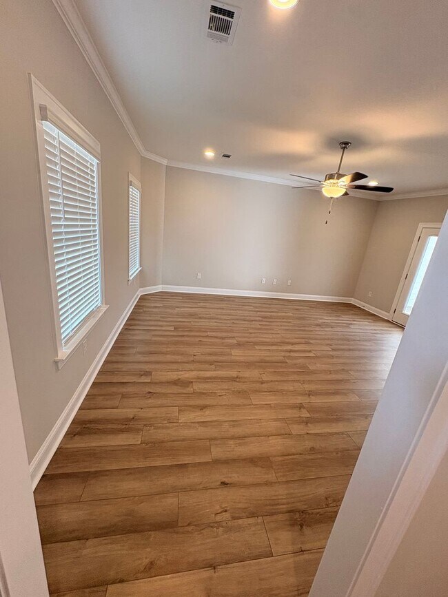 Building Photo - 112 Alva Ct