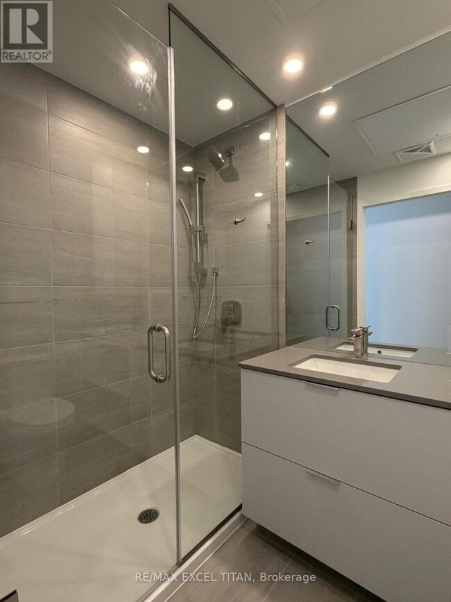 Building Photo - 1 Fairview Rd E