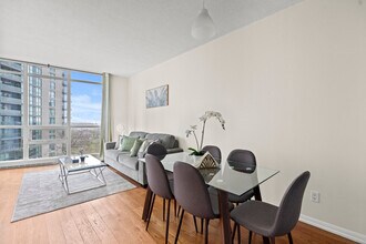 Building Photo - 250 Fort York Blvd