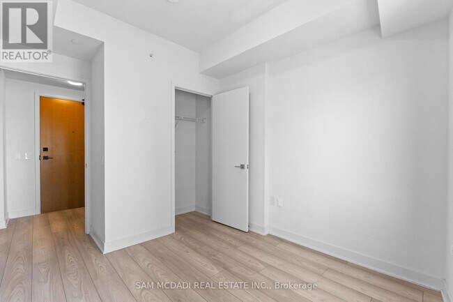 Photo du bâtiment - 2920 Hwy 7