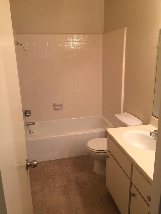 Foto principal - 10960 Rose Ave
