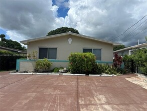 Building Photo - 2806 SW 35th Ave