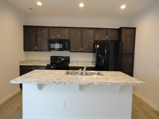 Building Photo - 2133 Ottawa Dr