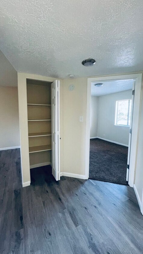 CRESTWOOD APARTMENTS - 3612-3620 Crest Ave Se Albuquerque, NM
