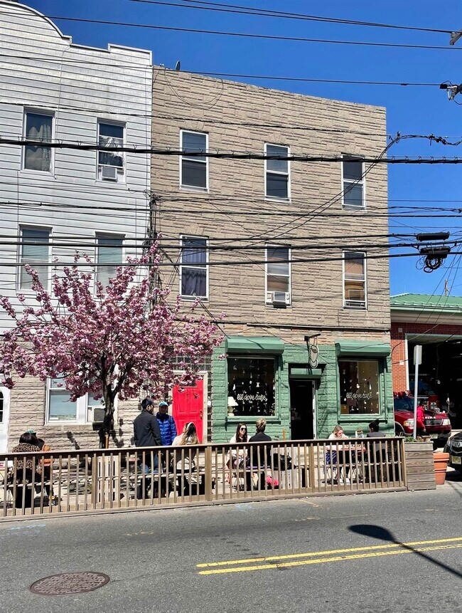 Building Photo - 589 Palisade Ave