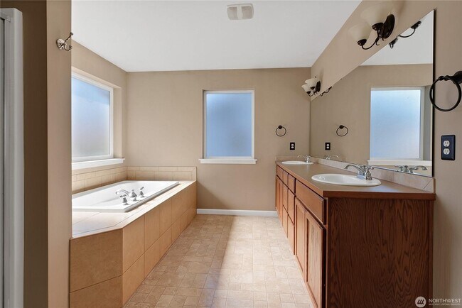 Foto del edificio - 3114 Highlands Blvd