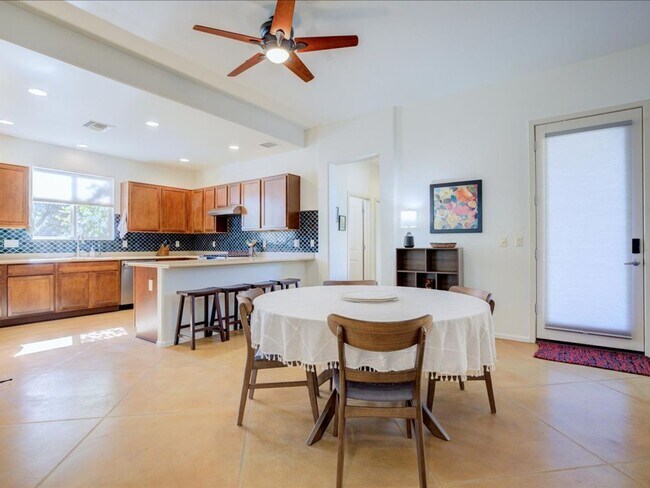 Building Photo - 10570 E Eleanor Maldonado Pl