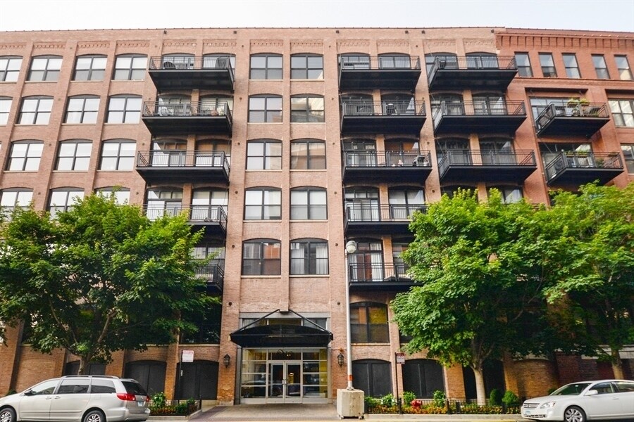 Primary Photo - 520 W Huron St