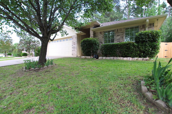 Building Photo - 4 Bedroom, 2 Bathroom Home in Flint!