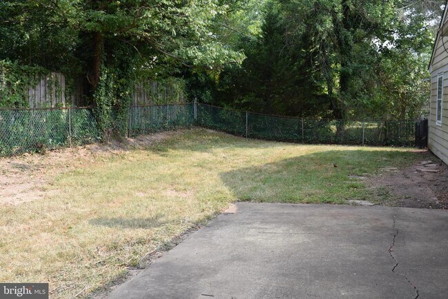 Foto del edificio - 4405 Manor Hall Ln