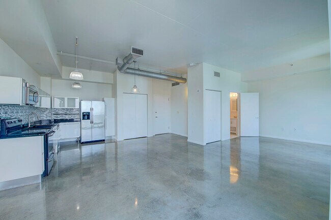 Foto del edificio - 10 SW South River Dr