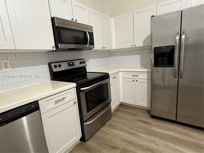 Foto del edificio - 5610 NW 114th Pl