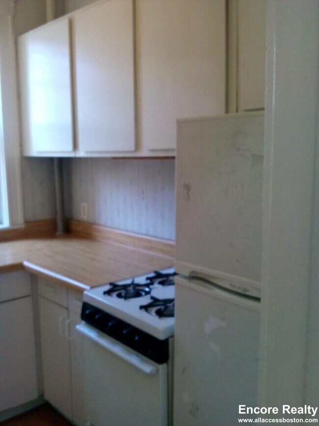 Building Photo - 317 Allston St