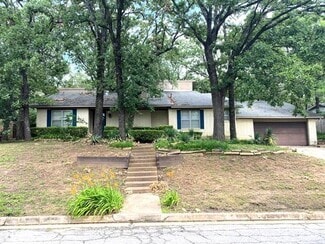 Building Photo - 3605 Oakwood Dr