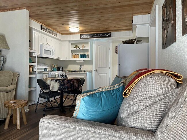 Foto del edificio - 131 Alexander Dr