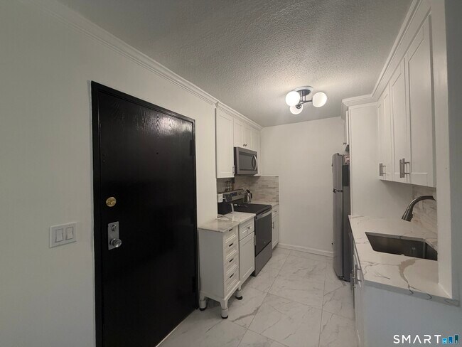 Foto del edificio - 3699 Broadbridge Ave