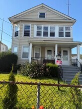 Building Photo - 354 French St