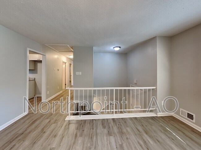 Building Photo - 8862 Raven Dr