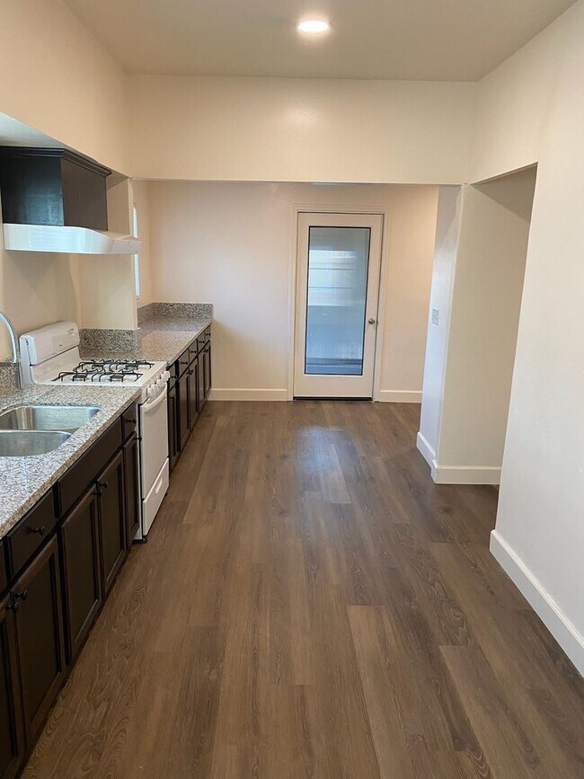 Building Photo - 550 Channing Way