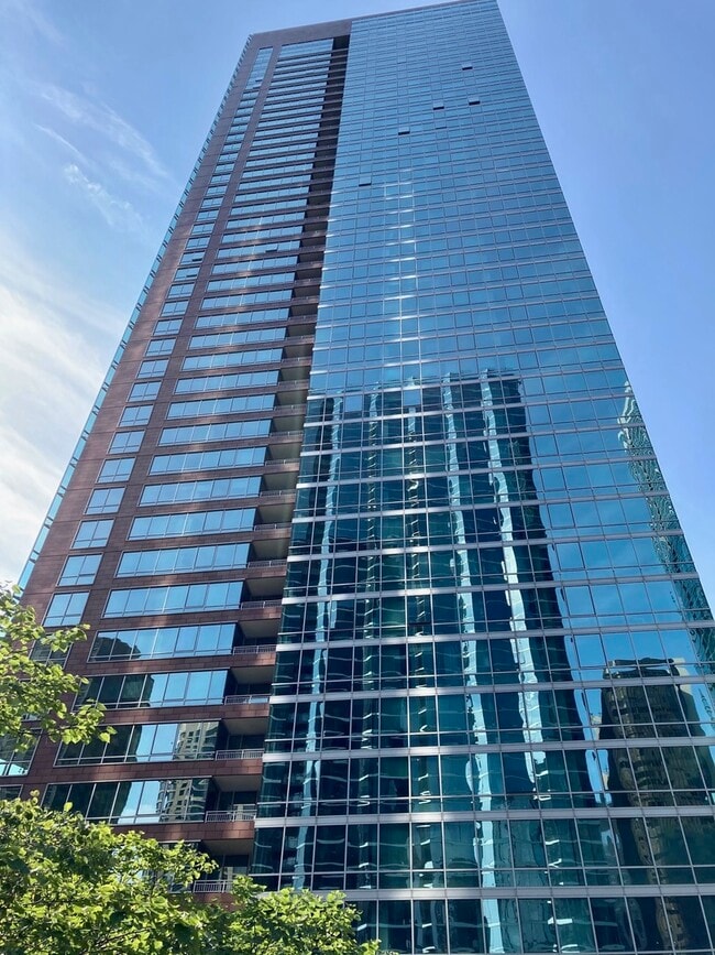 Building Photo - 505 N McClurg Ct