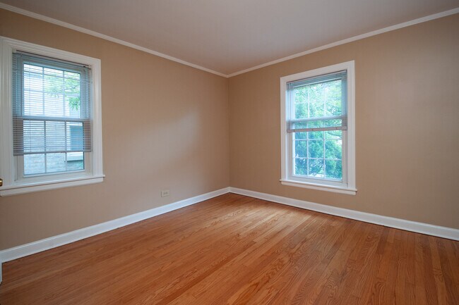 bedroom 1st floor - 242 N Delphia Ave