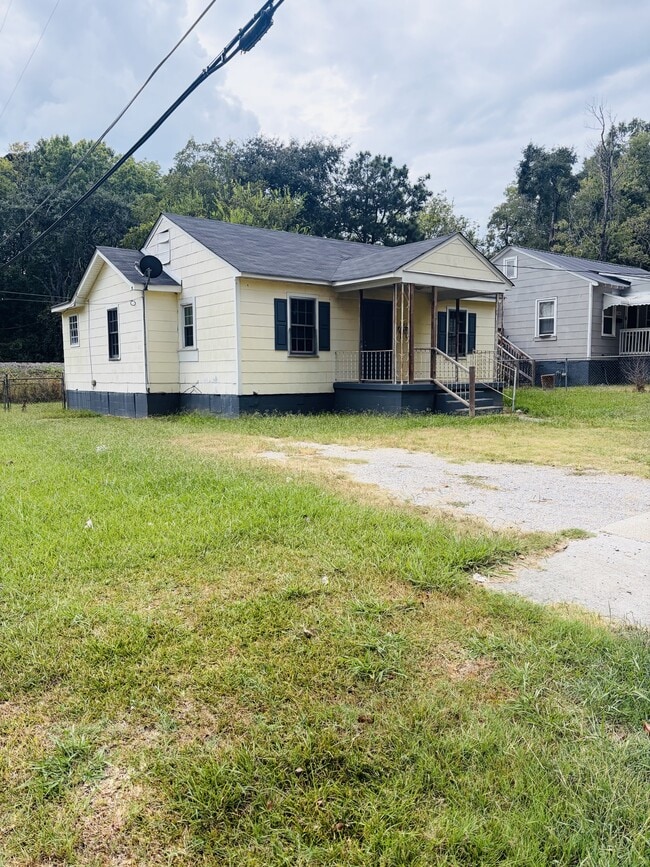 Building Photo - 1345 Stillman Ave
